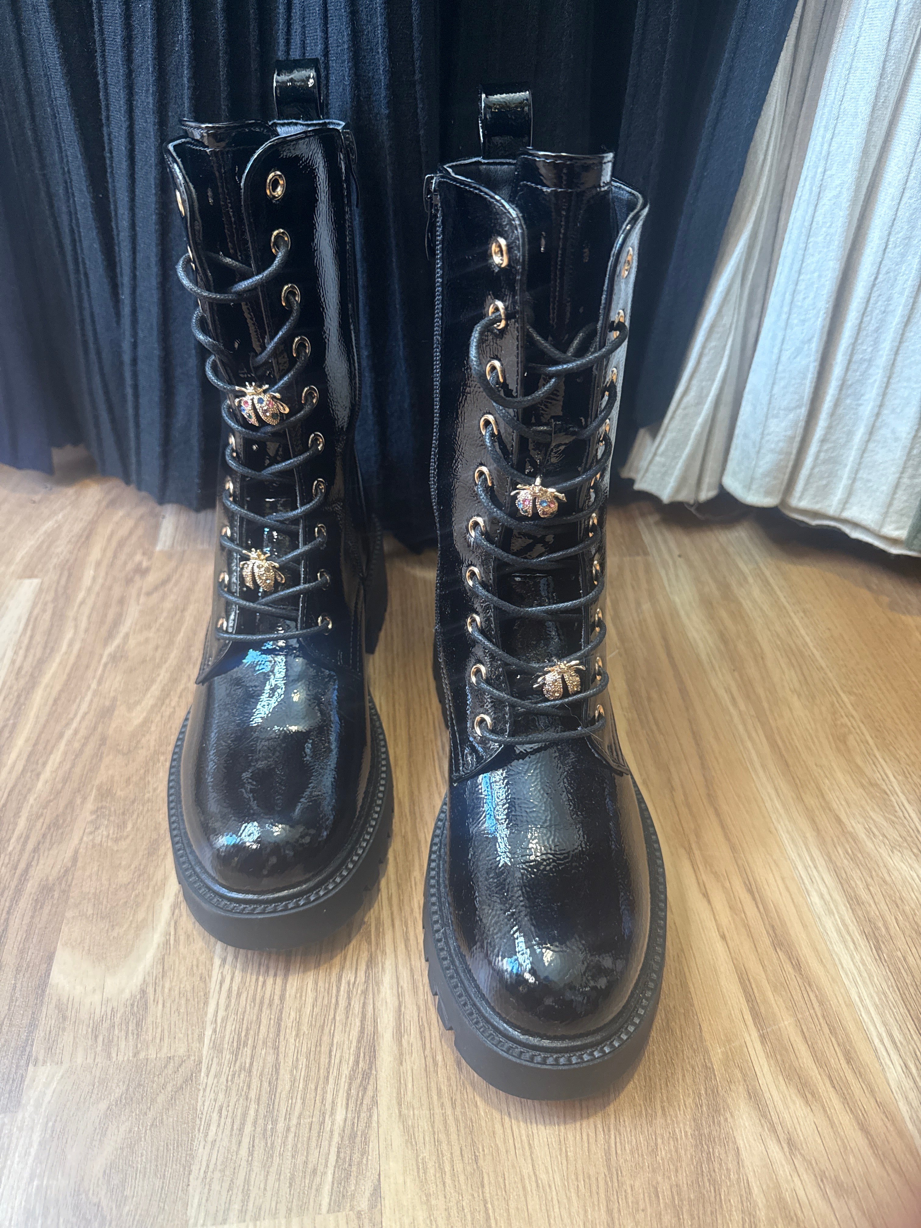 أحذية الفراشة