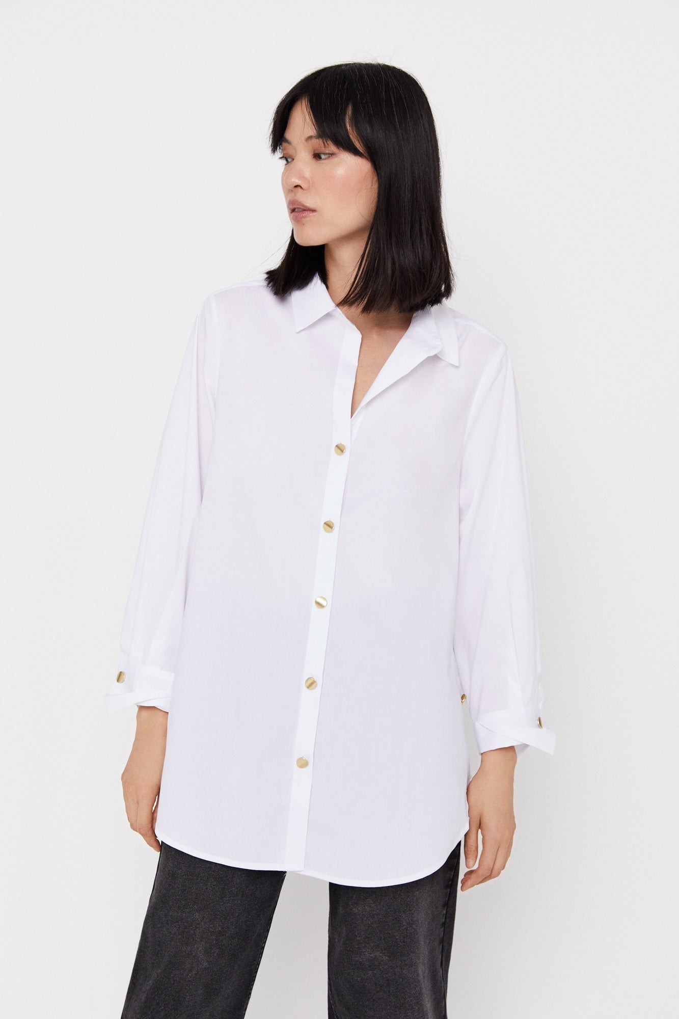 CAMISA CON BOTONES DORADOS