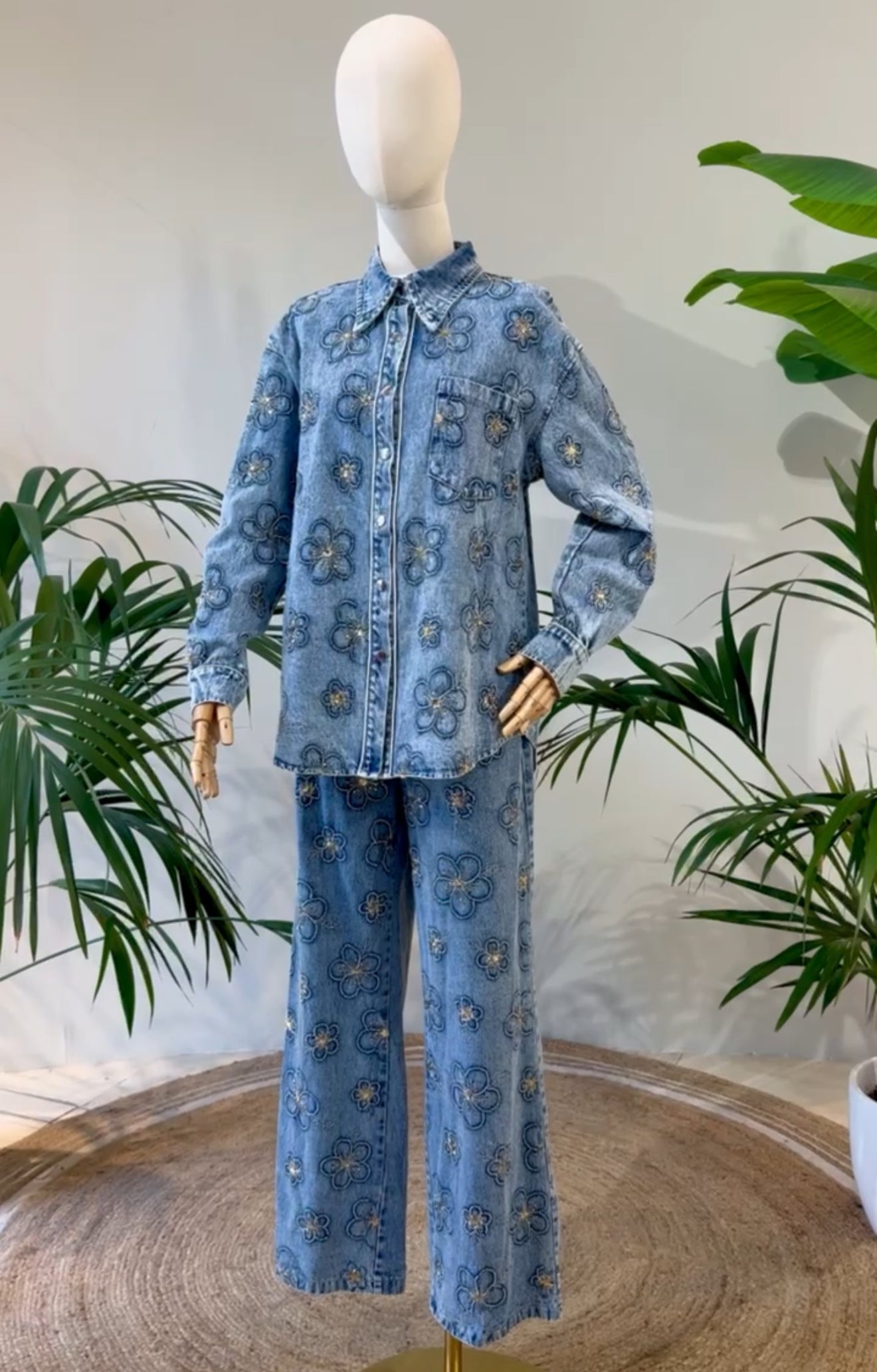 CONJUNTO JEEN CON PEDRERÍA FLORALES